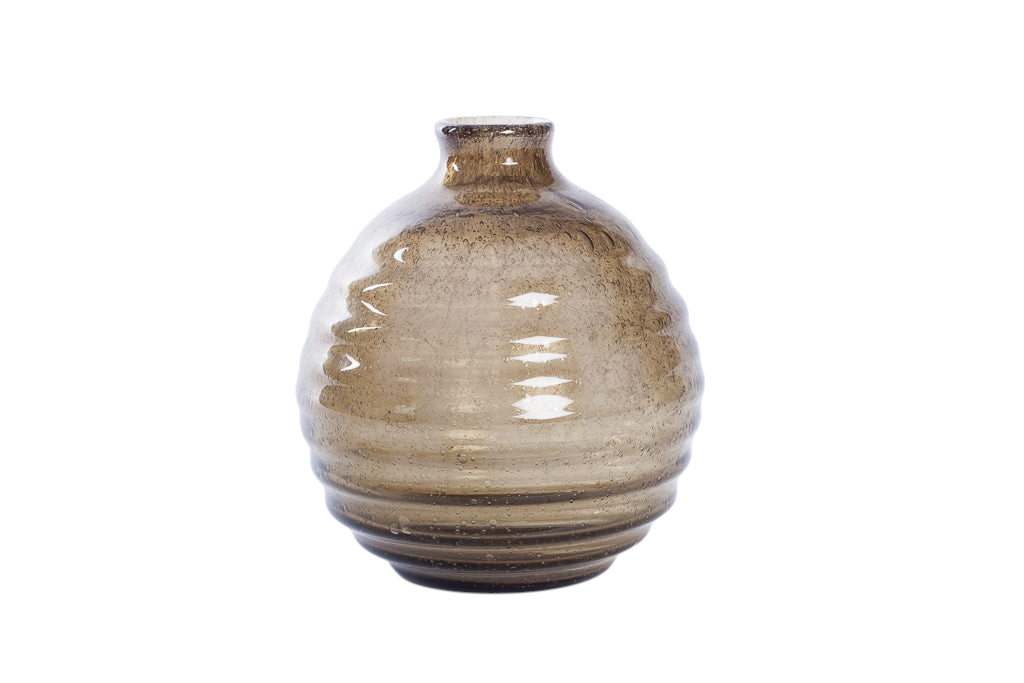 Äldre vas i brunt glas från tidigt 1900-tal
