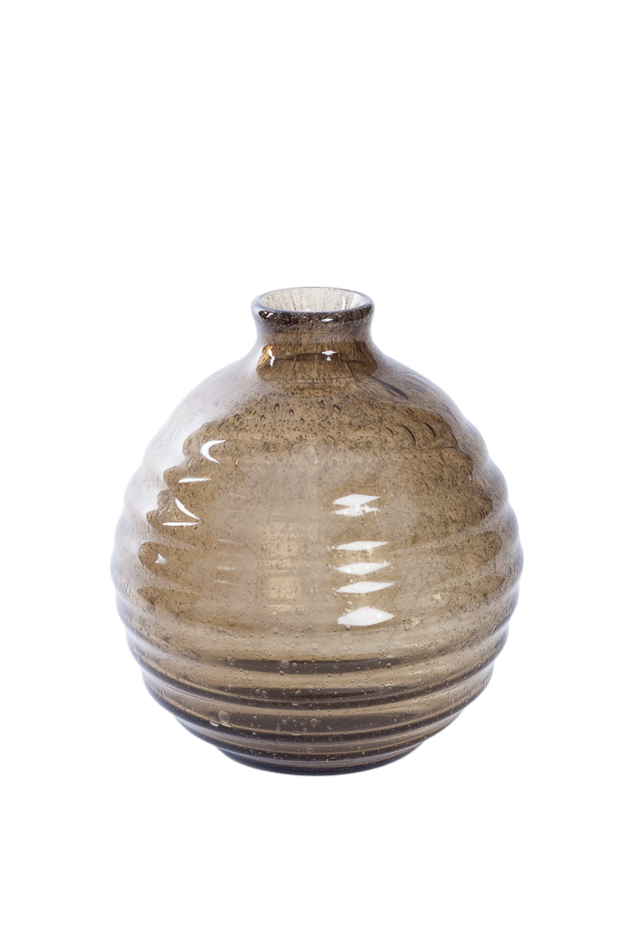 Äldre vas i brunt glas från tidigt 1900-tal