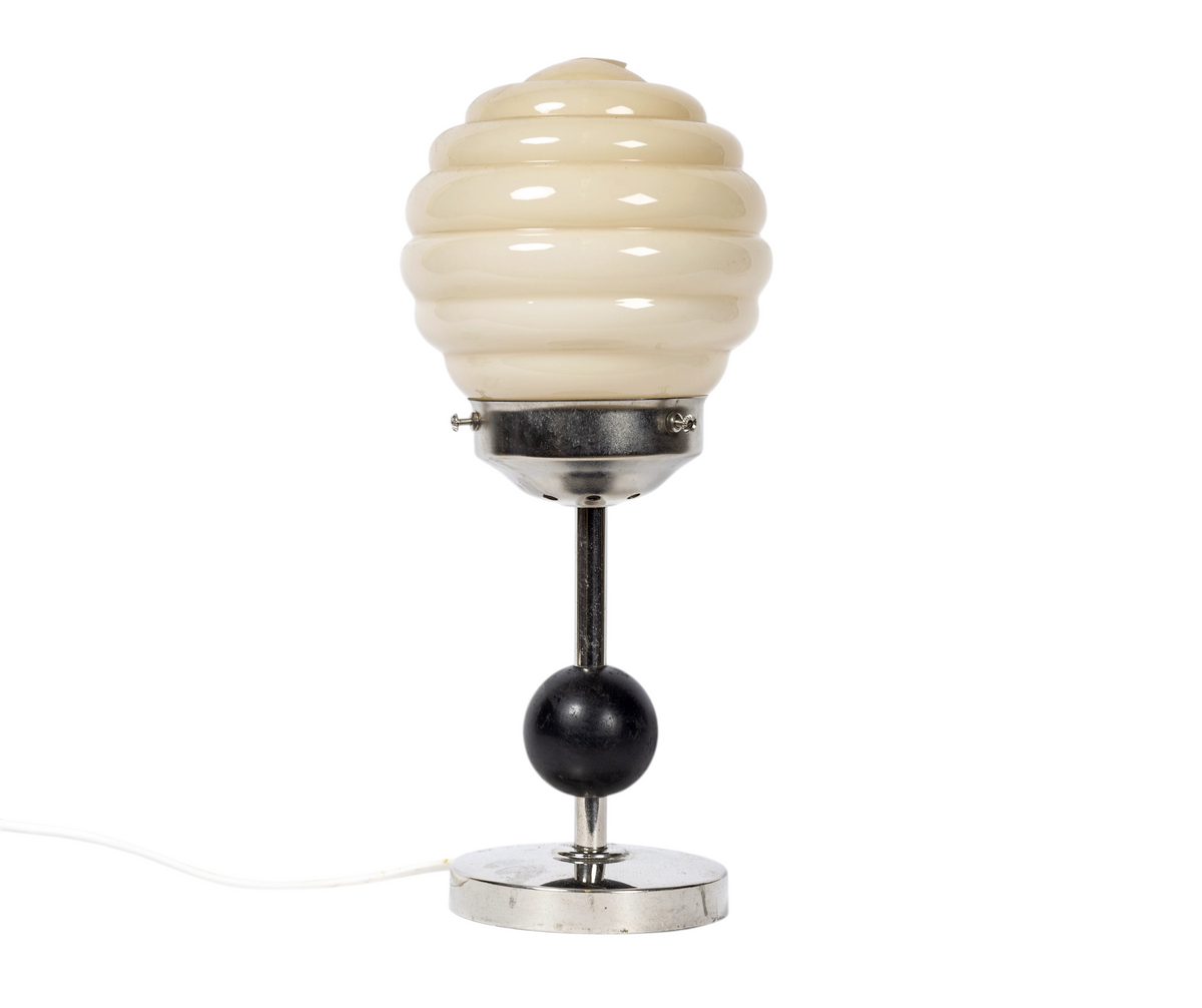 Art Deco bordslampa med fot och glob i krom, svart och guld, material metall, trä och glas, 1930-tal