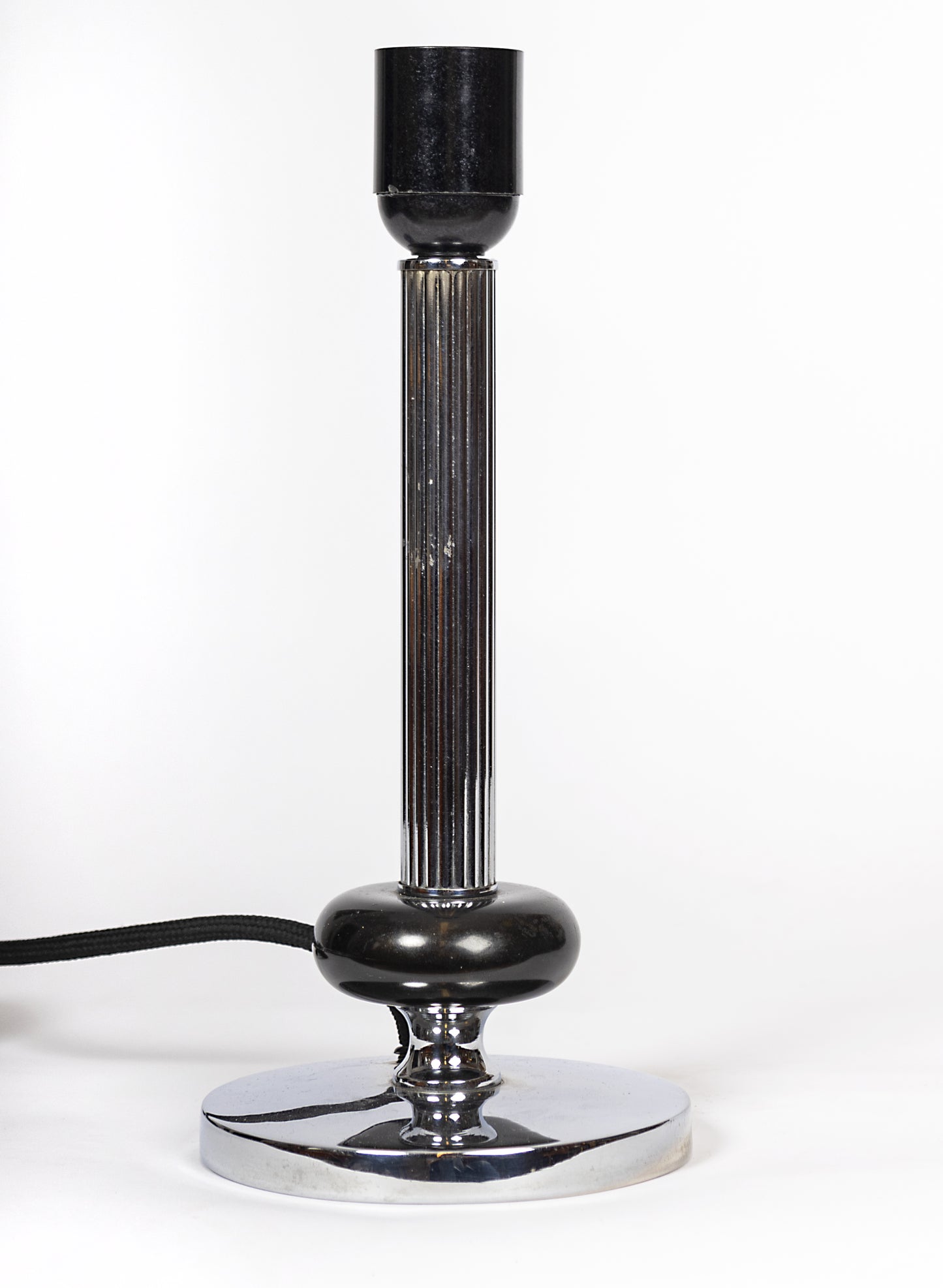 Smal lampfot i svart lackad metall, art deco-stil,. 1930-tal
