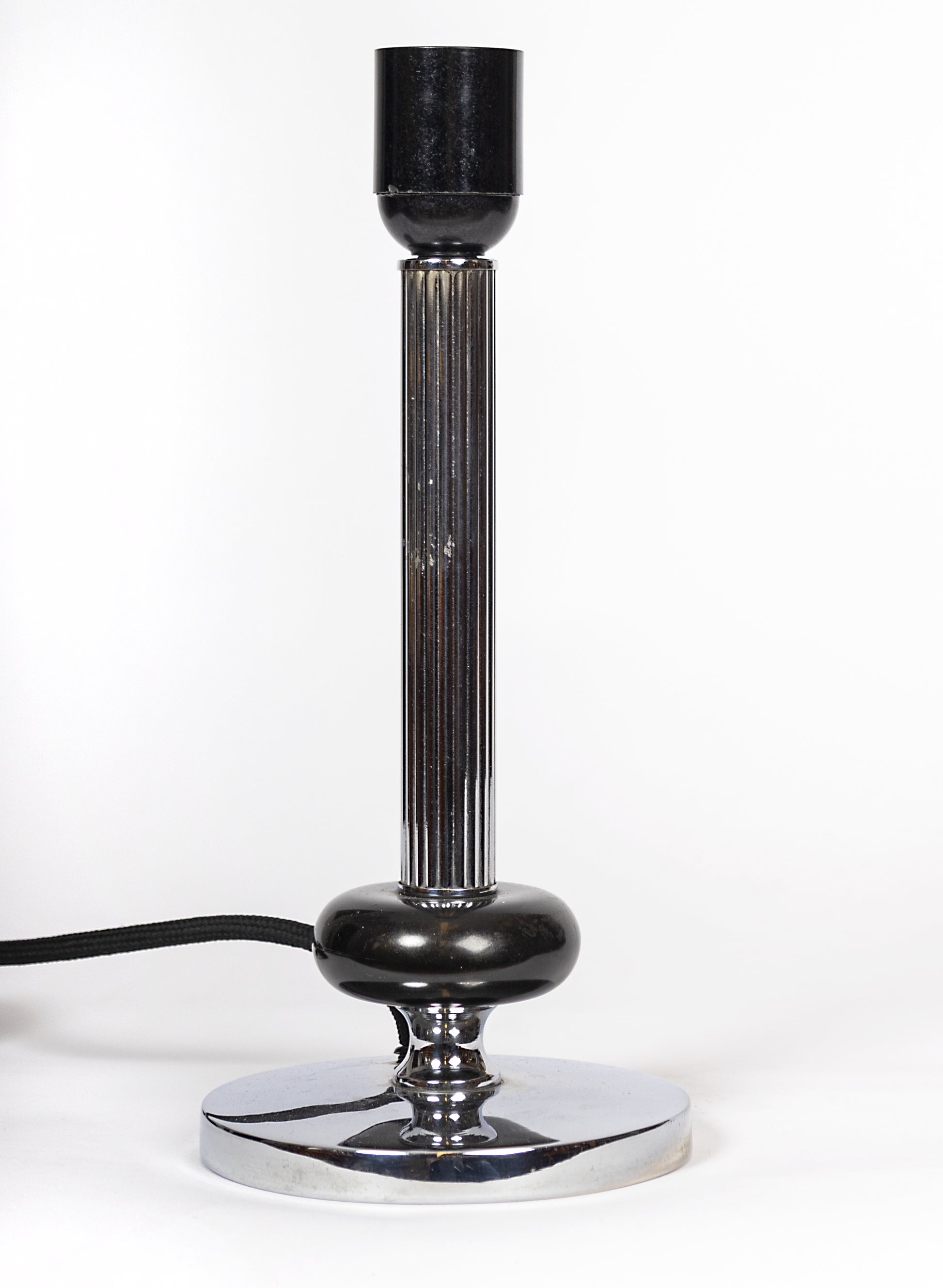 Smal lampfot i svart lackad metall, art deco-stil,. 1930-tal
