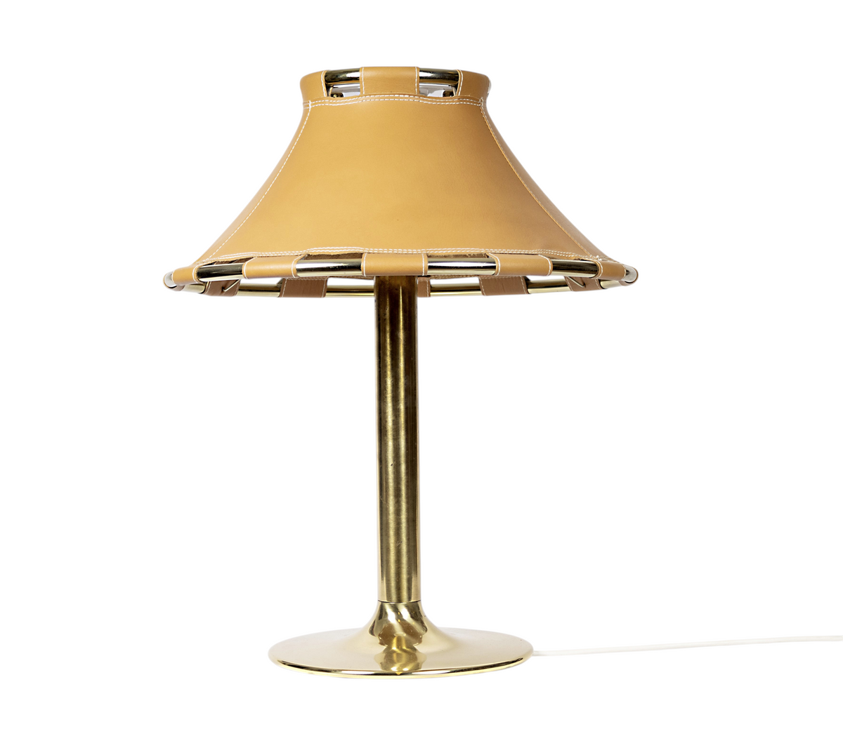 Lampfot i mässing med skärm i ljust brunt skinn, modell Anna av Anna Ehrner för Atelje Lyktan Åhus, 1970-tal