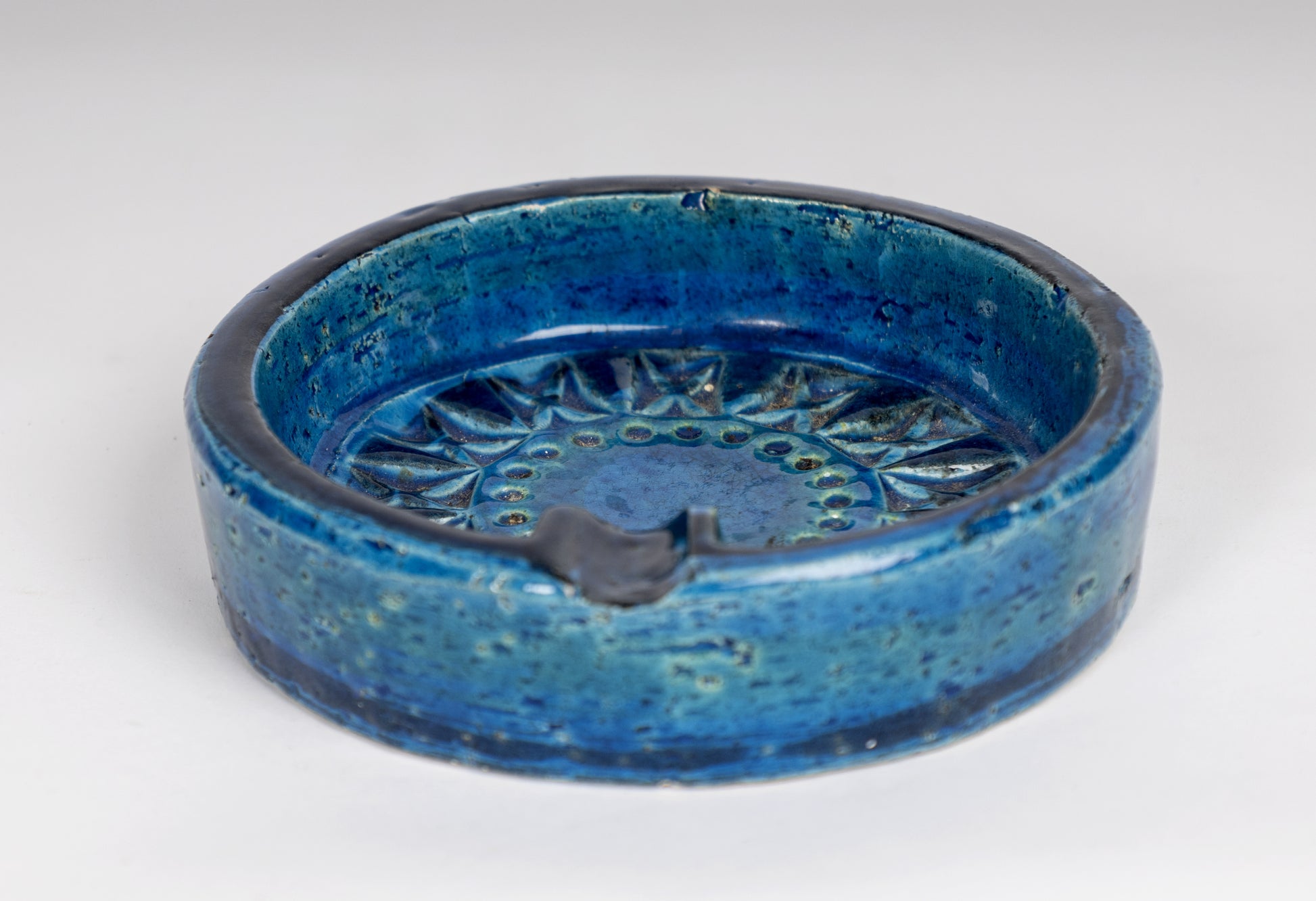 Rund askkopp i blå keramik, Rimini Blue-serien.  Aldo Londi, Italien
