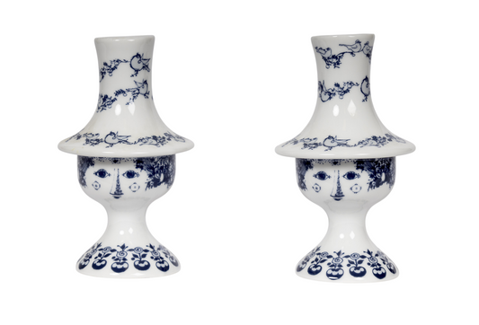 Par ljusstakar i vitmålat porslin, modell Rosalinde. Björn Wiinblad, dansk design