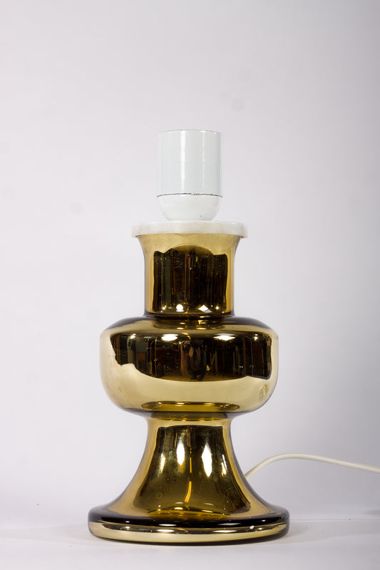 Liten bordslampa i guldtonat glas

