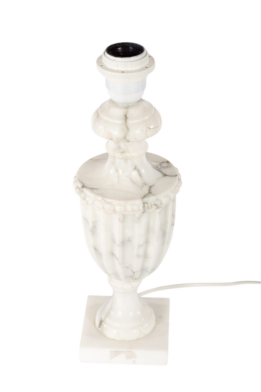 Elegant bordslampa i marmorlikande stenmaterial, märkt Smålandstena-alster Kosta Sweden, höjd ca 36 cm, fint skick