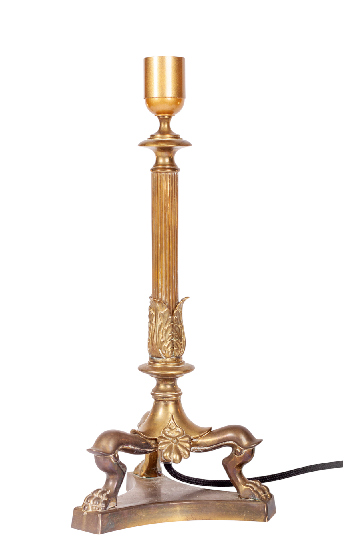Stor ståtlig bordslampa i empirestil av blank mässing med lejontassar som fötter och svart textilkabel, 1930-tal