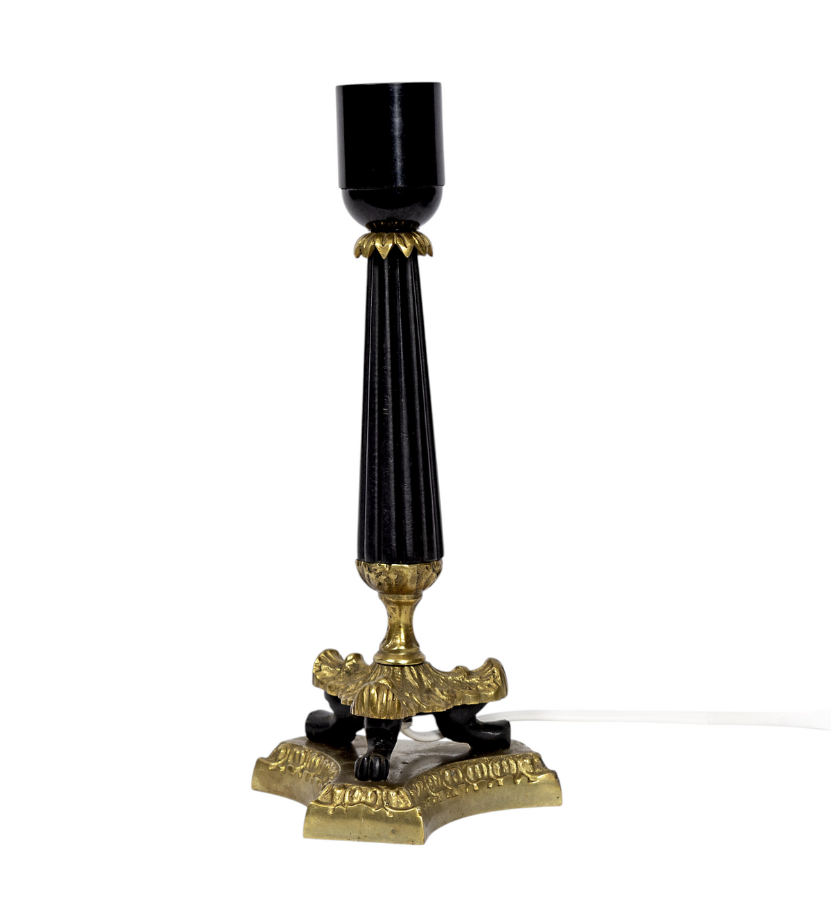 Elegant lampfot i mässing med lejontassar och rik empirestilsdekor