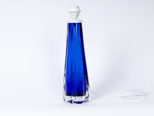 Stor lampfot i blått glas från Flygfors Glasbruk, 1960-tal
