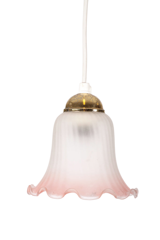 Fönsterlampa i frostat glas med röd ton. Från 1950-tal