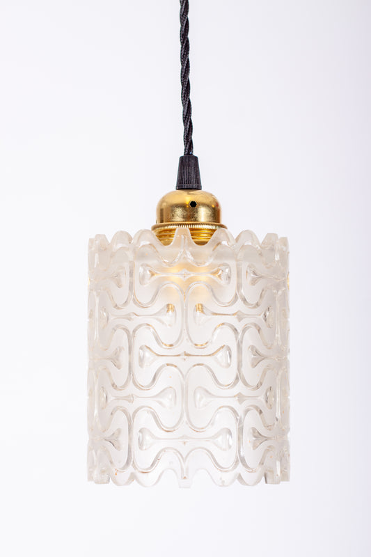Mönstrad fönsterlampa i glas med lampsockel i mässing och svart tvinnad textilkabel, 1960-tal
