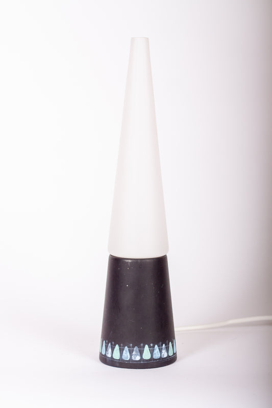 Bordslampa med fot i målat trä och skärm i vitt frostat glas av Hans-Agne Jakobsson, 1960-tal
