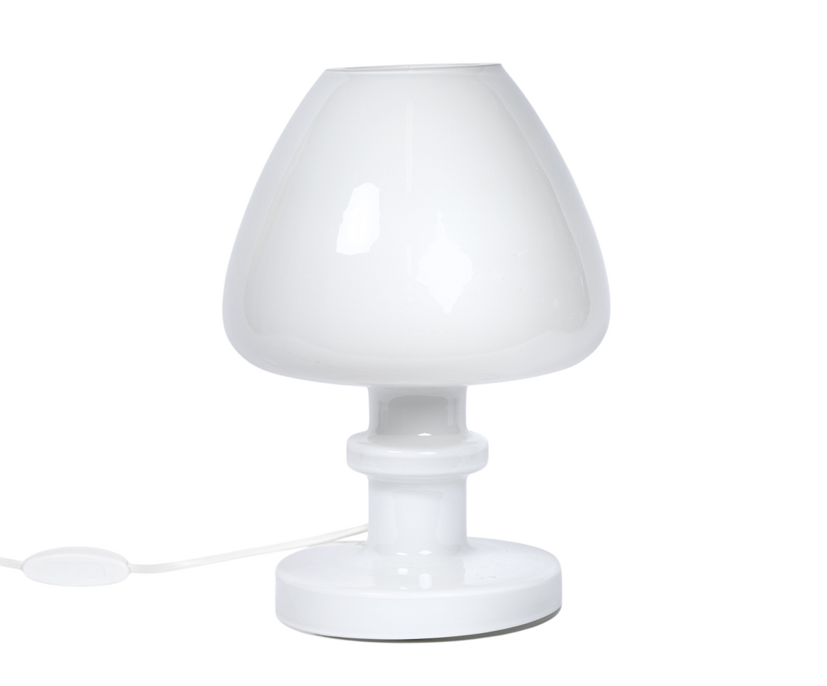Lampfot i vitt opaliserande glas av Hans-Agne Jakobsson Markaryd, 1960-tal
