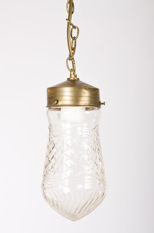 Fönsterlampa i slipad klarglas med mässingsfäste och kedja, jugendstil

