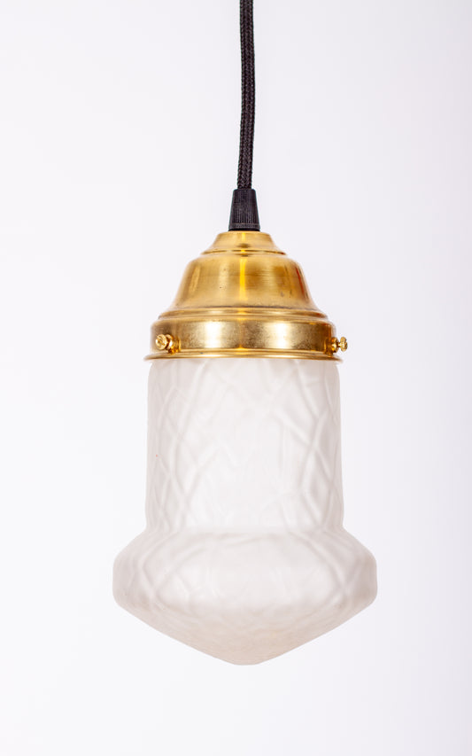Jugendstil takkupa i frostat mönstrat glas med mässingsfäste och svart rund textilkabel, 1910-tal
