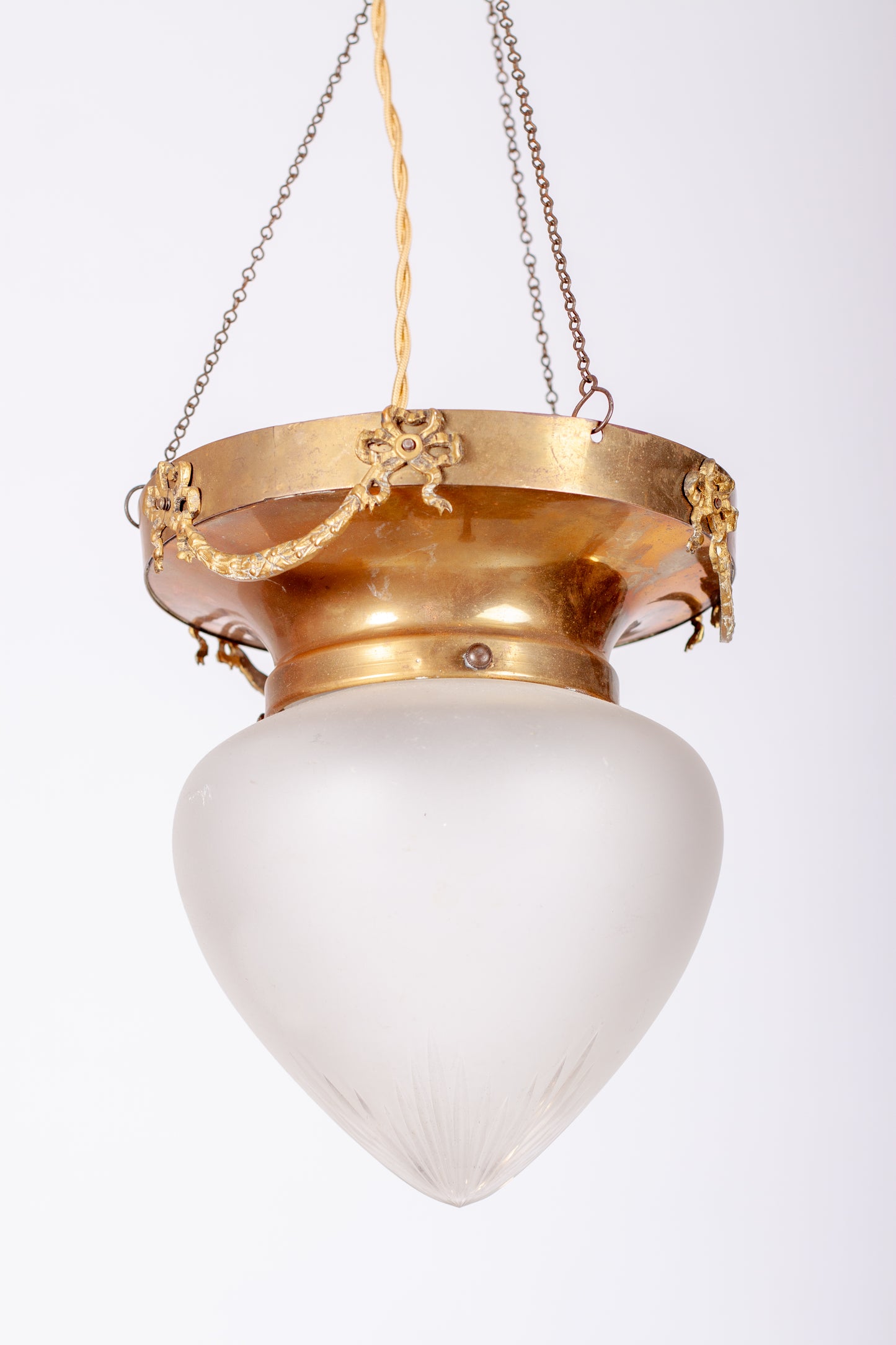 Elegant jugendlampa i mässing och frostat glas, 1910–1920-tal
