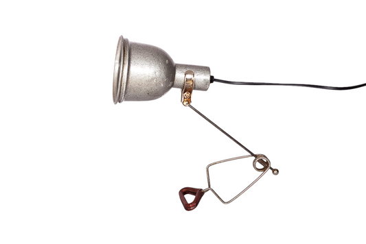 Klämlampa i metall. Retro industriell belysning.