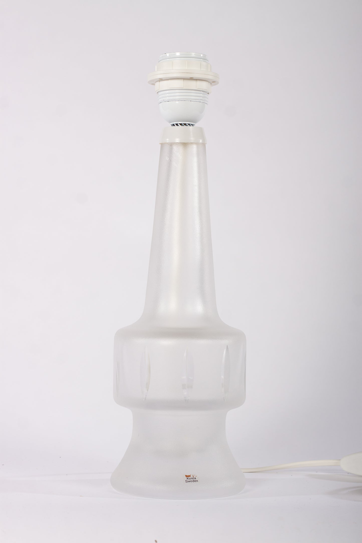 Bordslampa i klart glas. Från Kosta Glasbruk, designer Ove Sandberg
