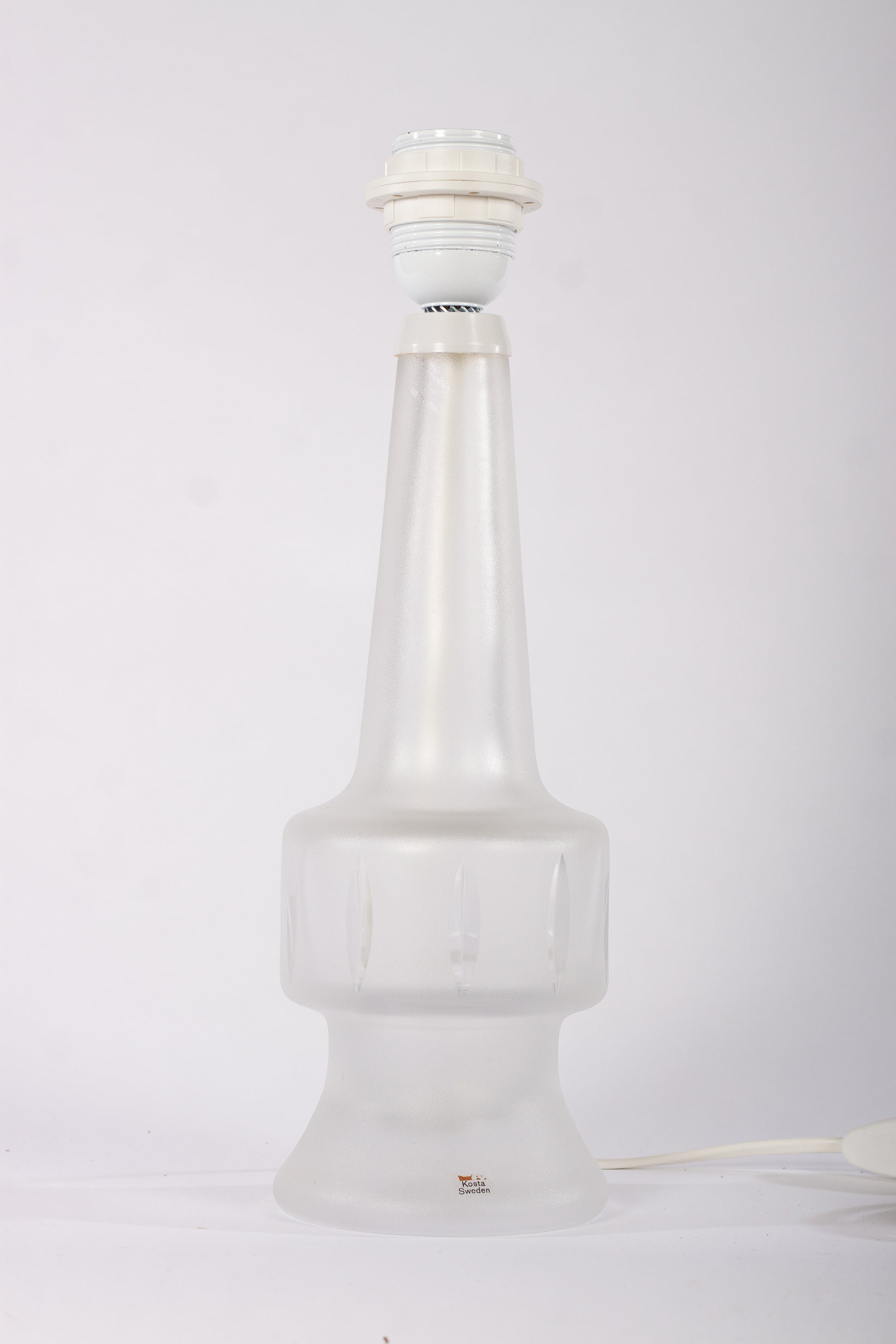 Bordslampa i klart glas. Från Kosta Glasbruk, designer Ove Sandberg
