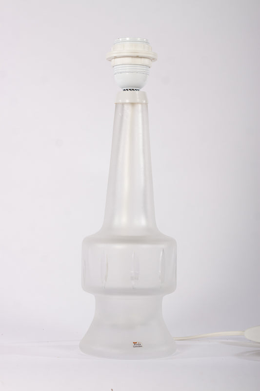 Bordslampa i klart glas. Från Kosta Glasbruk, designer Ove Sandberg
