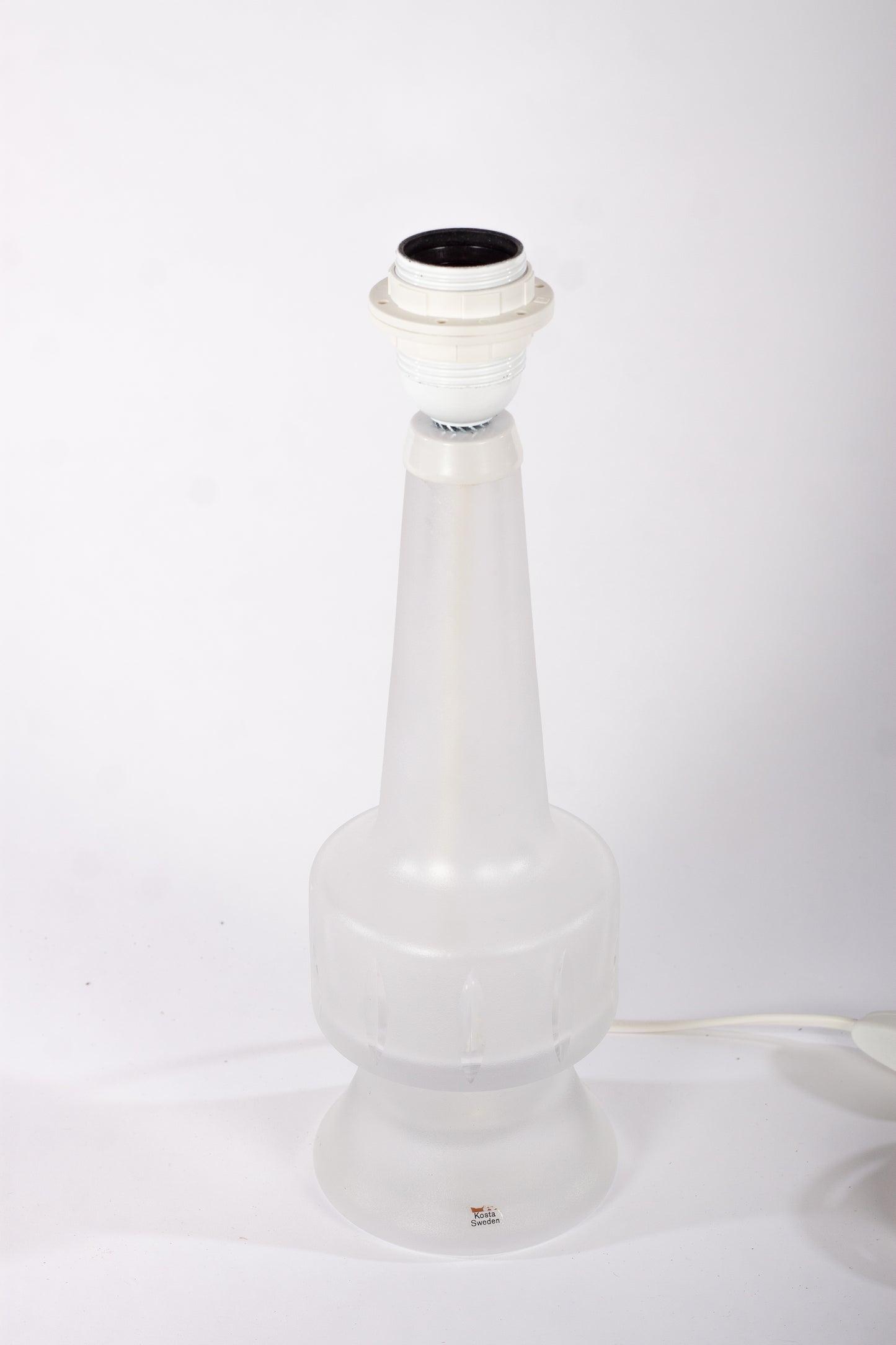 Bordslampa i klart glas. Från Kosta Glasbruk, designer Ove Sandberg

