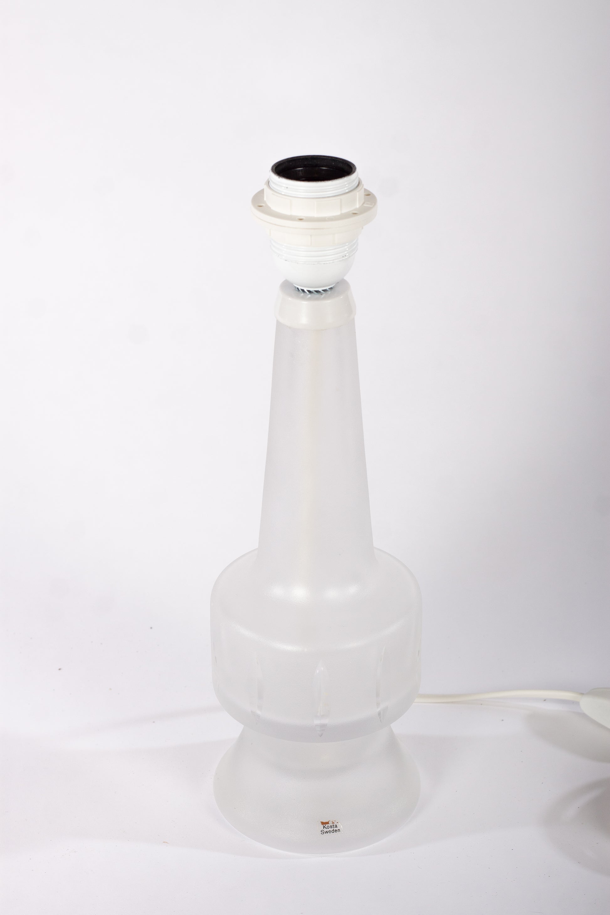 Bordslampa i klart glas. Från Kosta Glasbruk, designer Ove Sandberg
