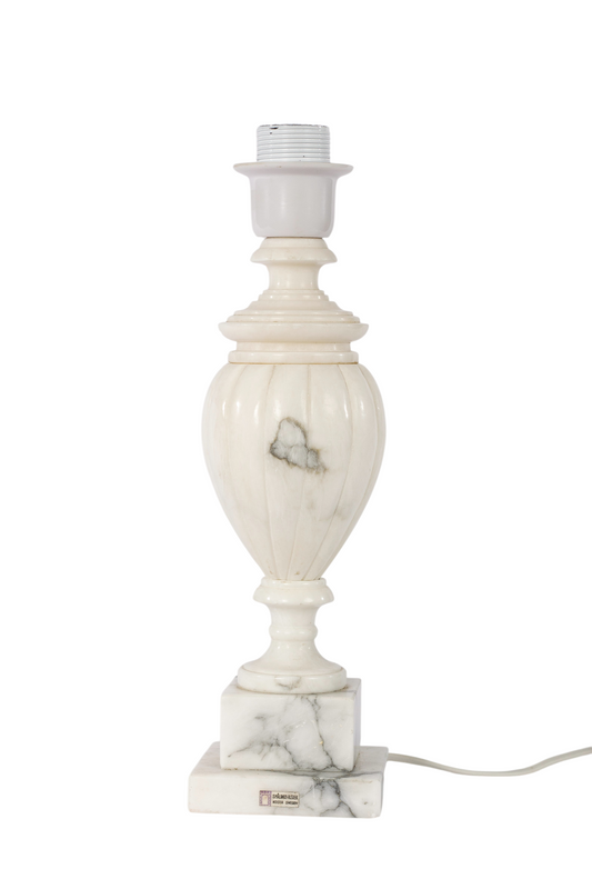 Elegant bordslampa i marmorlikande stenmaterial, märkt Smålandstena-alster Kosta Sweden