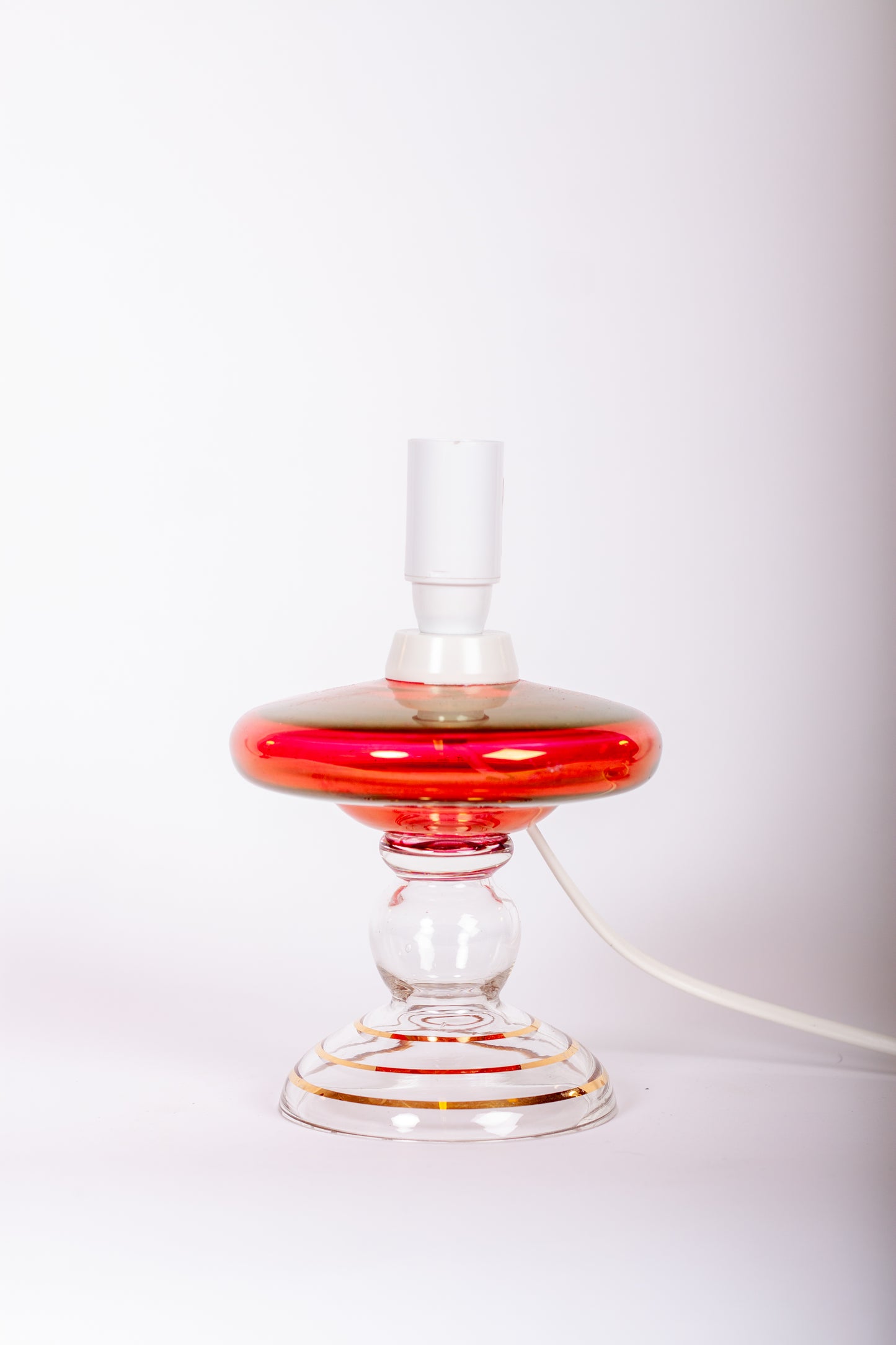 Liten cool lampa i glas med E14-lampsockel
