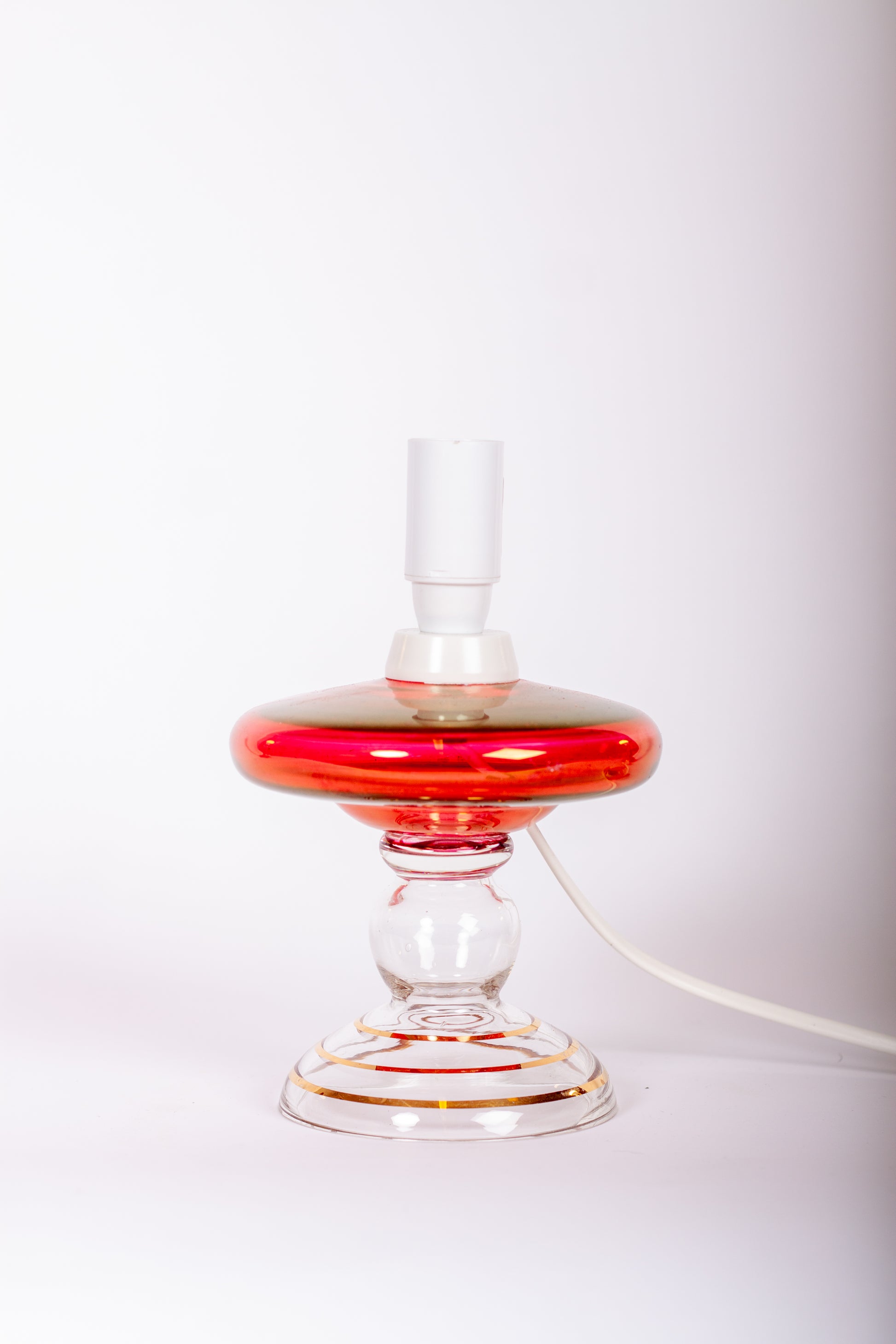 Liten cool lampa i glas med E14-lampsockel
