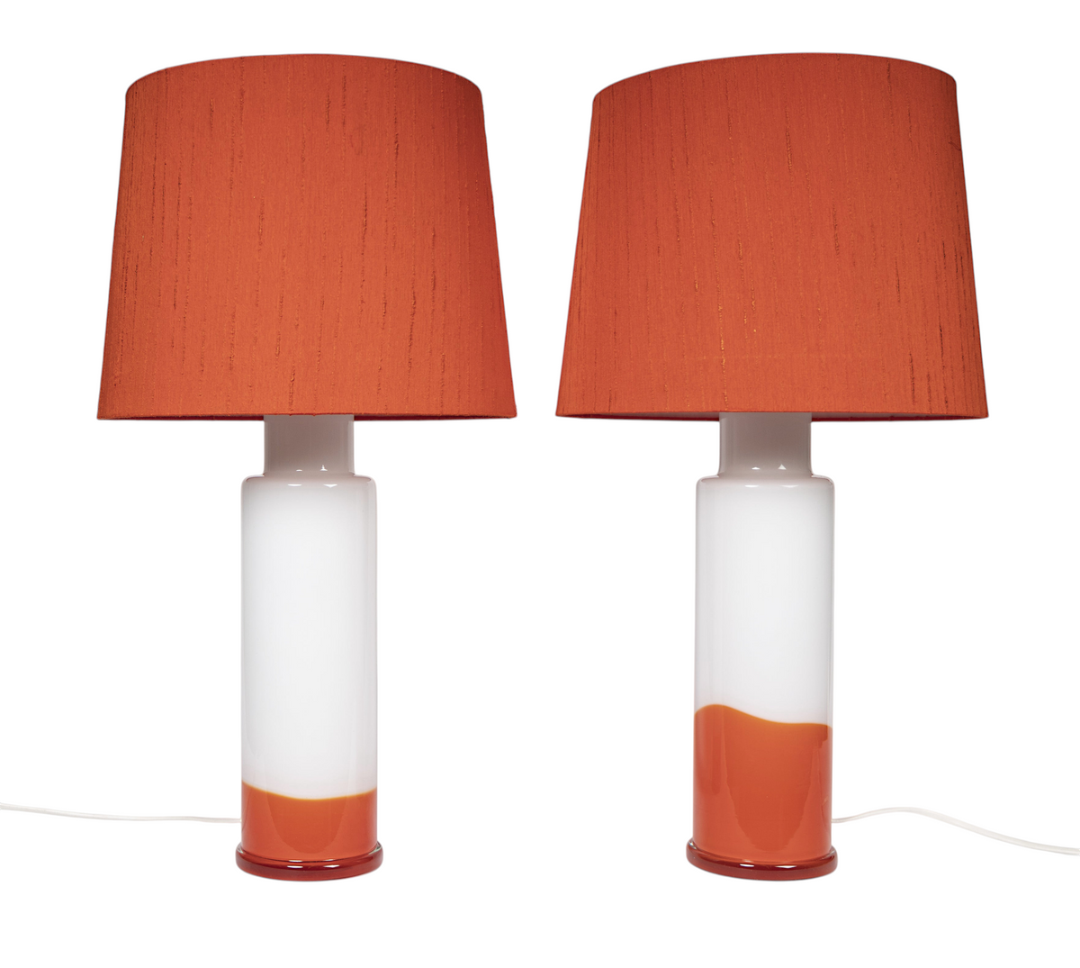 Bordslampa i orange och vitt glas, cylindrisk form, Luxus Vittsjö,  60 till 70-tal