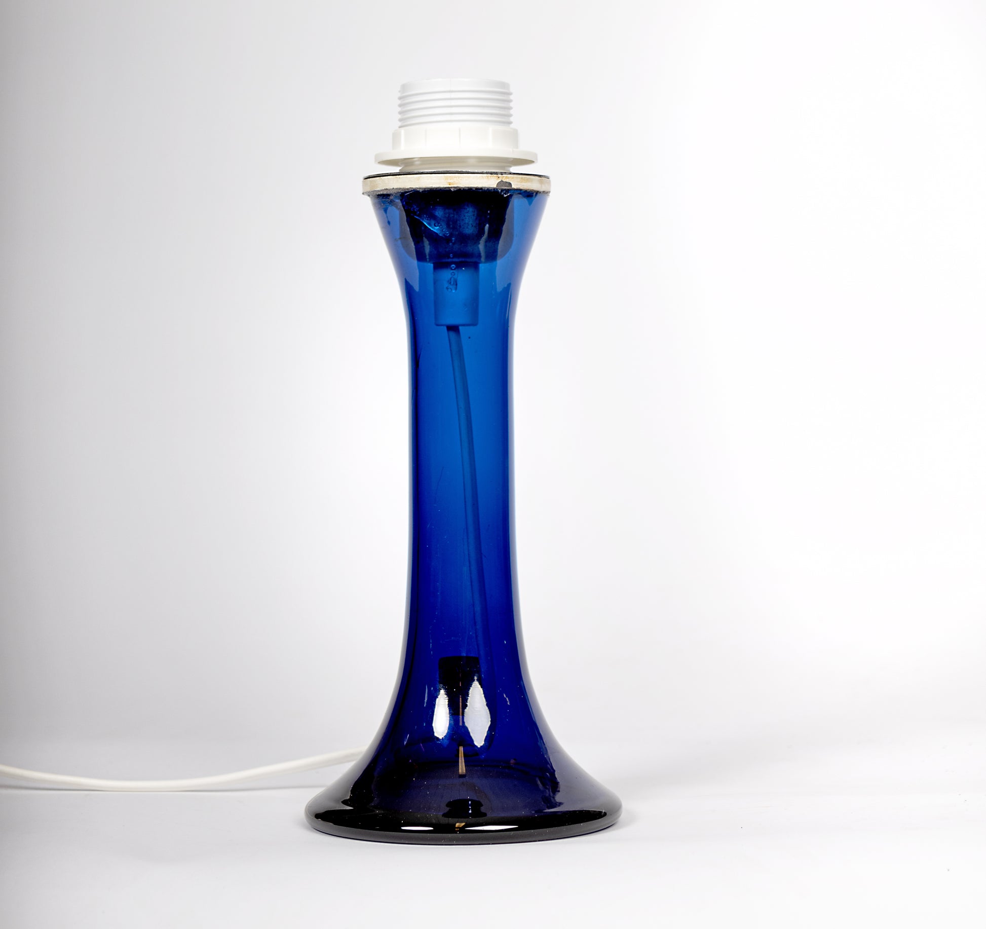 Liten lampfot i blått gla s från Luxus. 70-talsdesign
