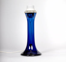 Load image into Gallery viewer, Liten lampfot i blått gla s från Luxus. 70-talsdesign
