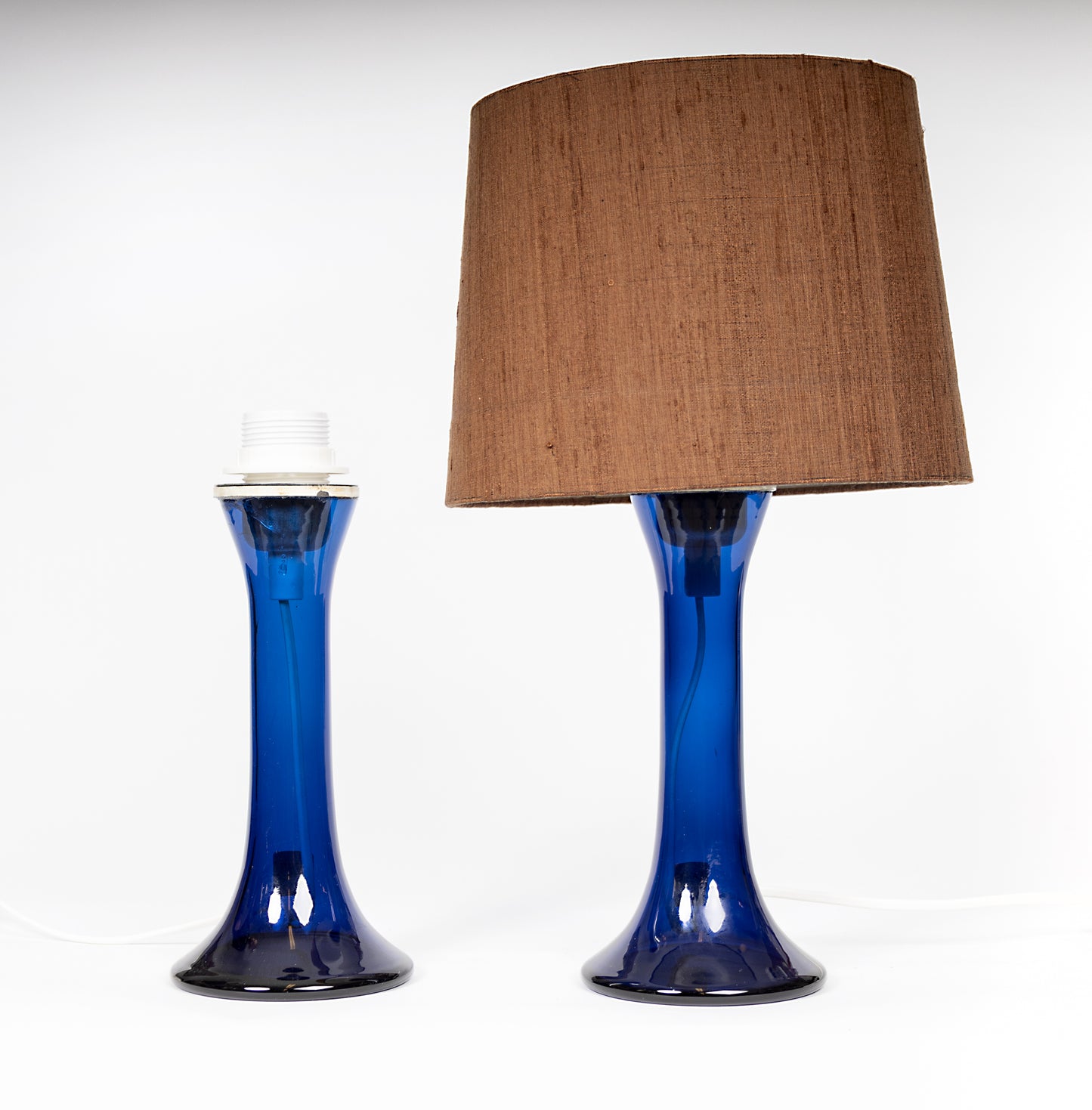 Liten lampfot i blått glas från Luxus. 70-talsdesign
