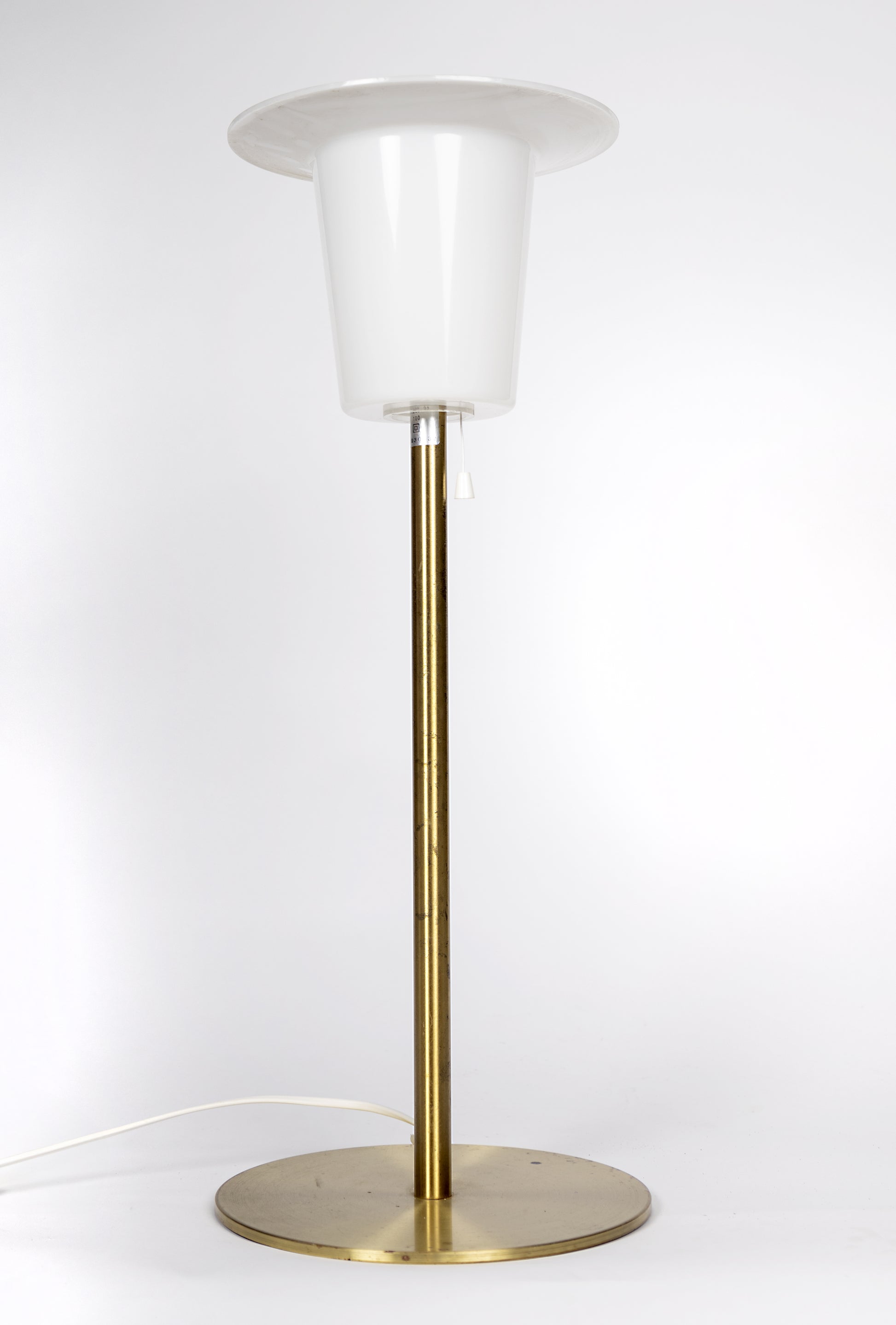 Lampfot i mässing och glas, designad av Luxus
