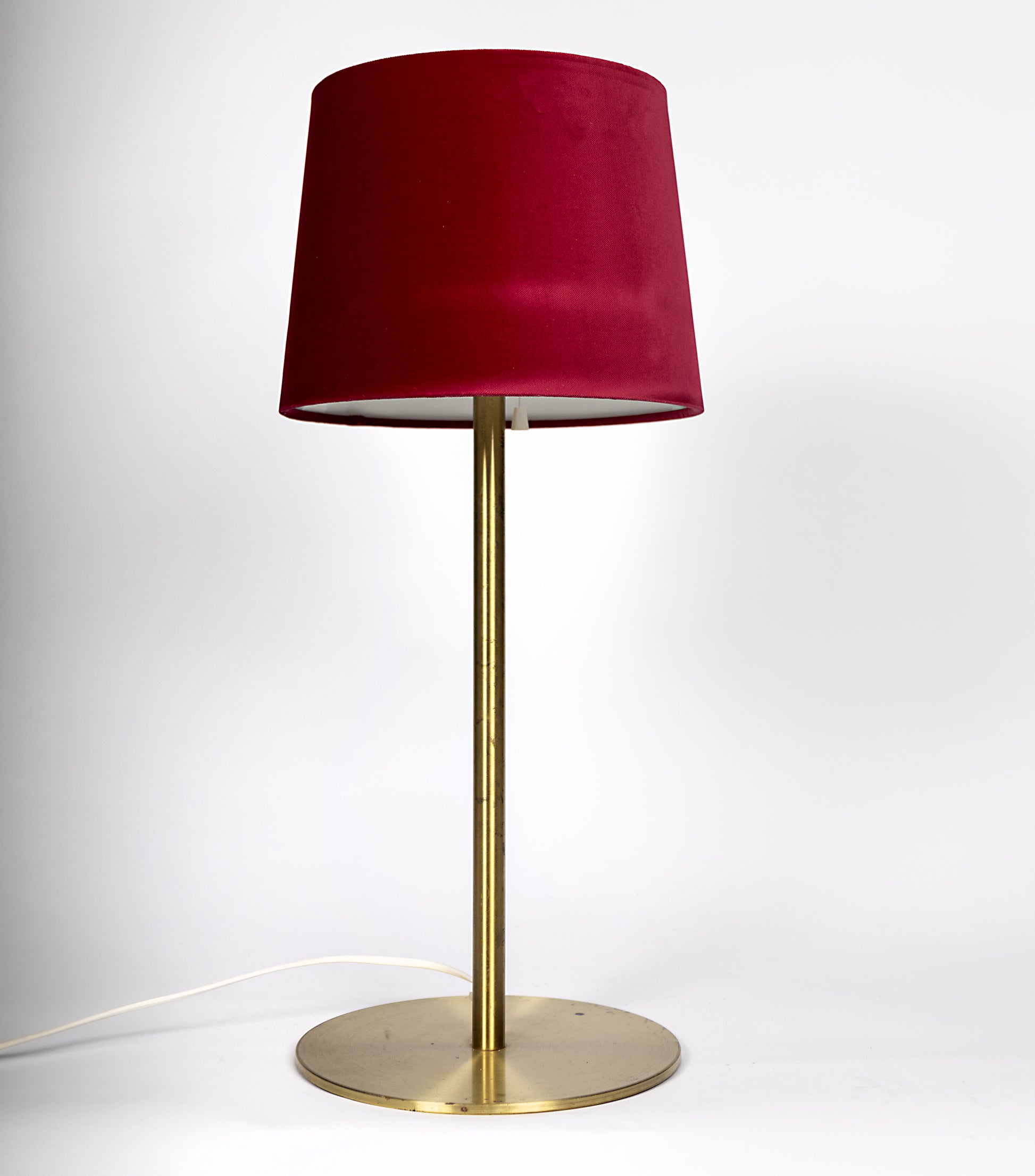Lampfot i mässing och glas, designad av Luxus
