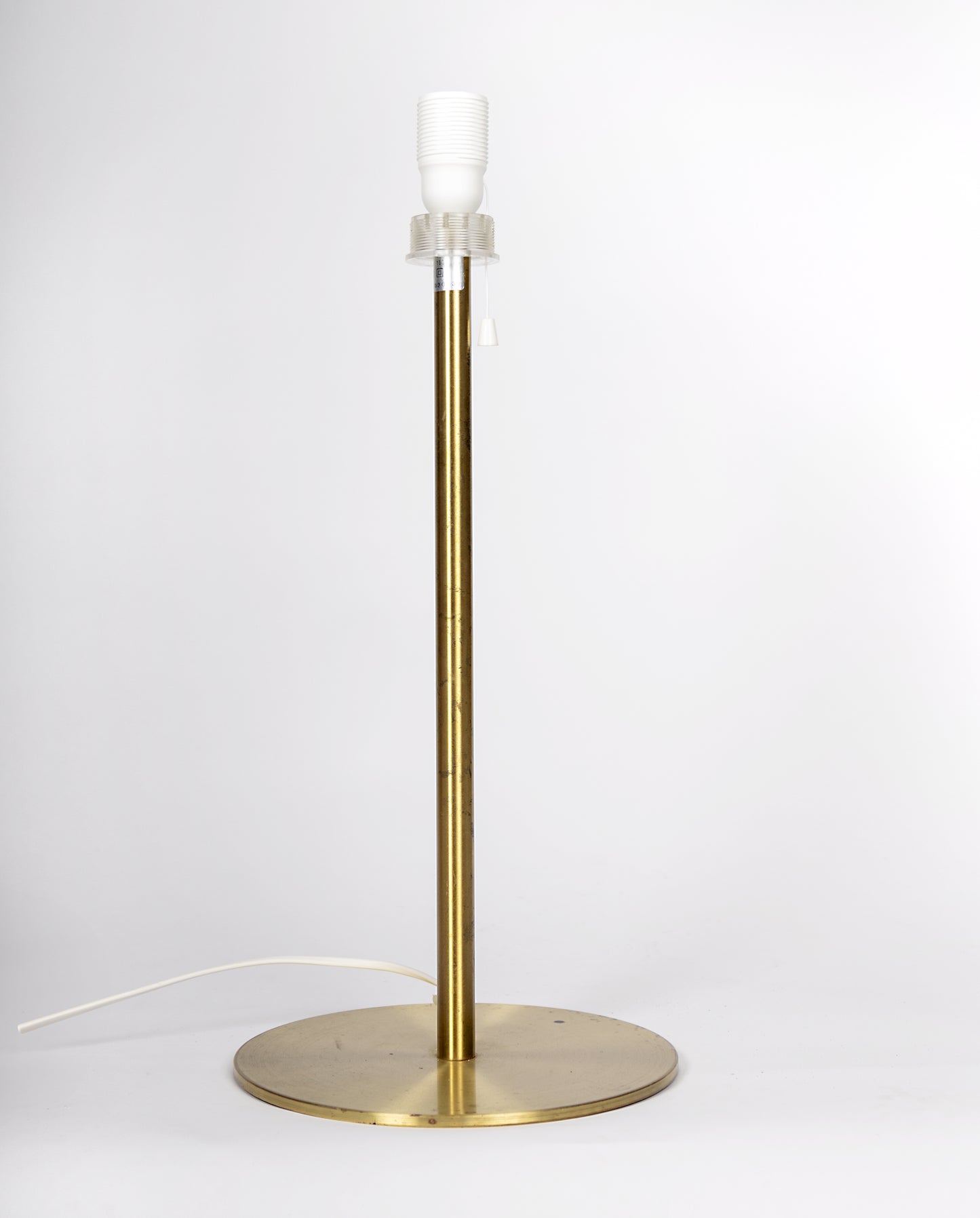 Lampfot i mässing och glas, designad av Luxus
