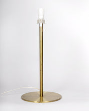 Load image into Gallery viewer, Lampfot i mässing och glas, designad av Luxus
