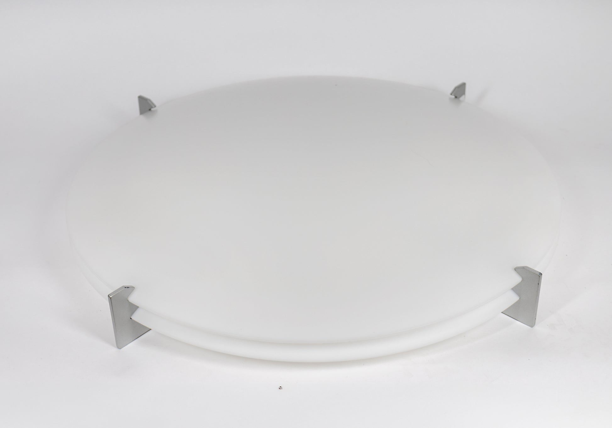 Retro plafond i akrylplast med fästen i metallfärgad plast av Uno och Östen Kristiansson för Luxus Vittsjö, 1970-tal
