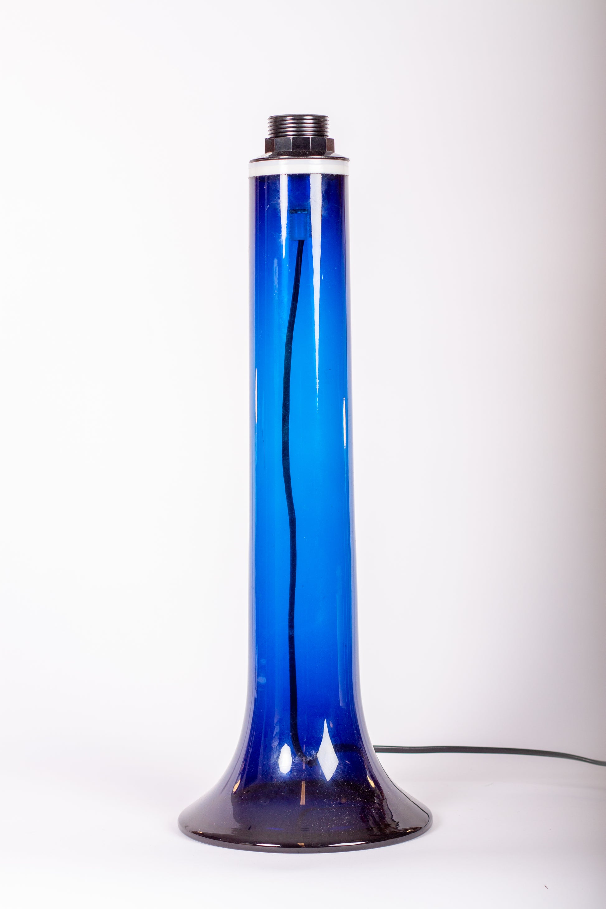 Stor och ståtlig bordslampa i blått glas, modell Trombo från Luxus i Vittsjö, 1960-tal,
