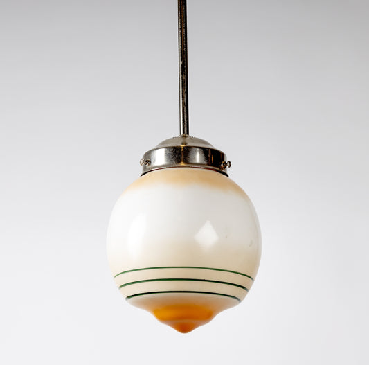 Dekorativ pendellampa med glaskupa i vitt, orange och grönt, metallpendel, 1940-tal
