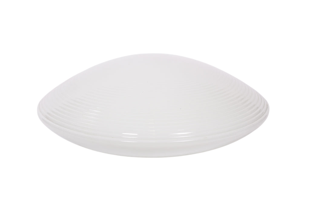 Plafond i vitt glas från 1960-talet, monteras direkt i taket.
