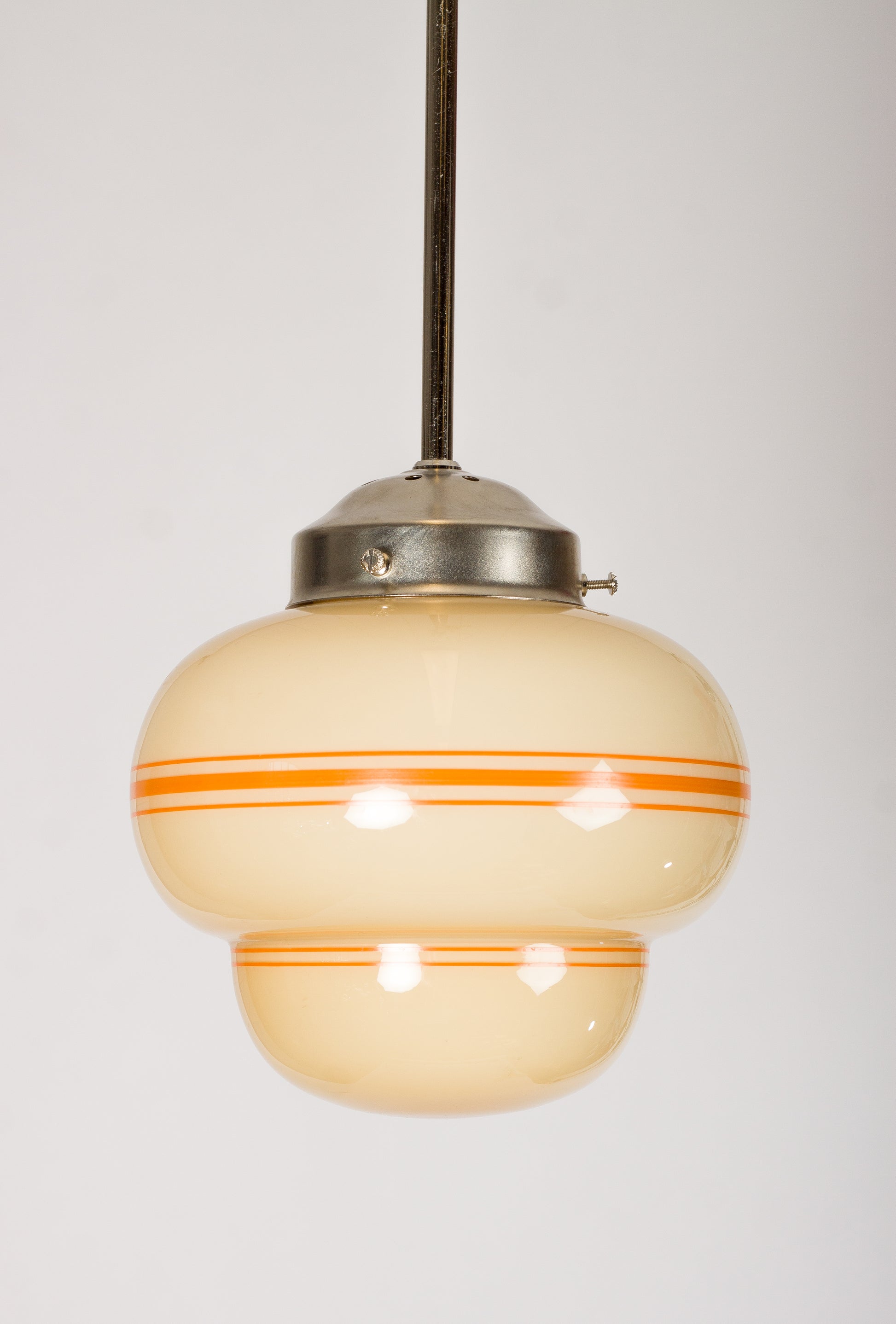 Retro glaskupa i kräm och gult med dekorränder i orange