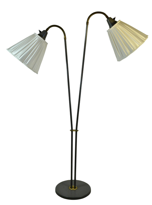 Snygg golvlampa med grå metallstomme, 1950-tal, offwhite skärm i gammal stil, skandinavisk retro
