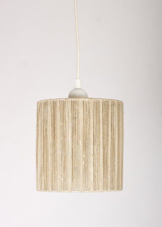 Retro taklampa med skärm flätad i textiltråd. 70-talsdesign
