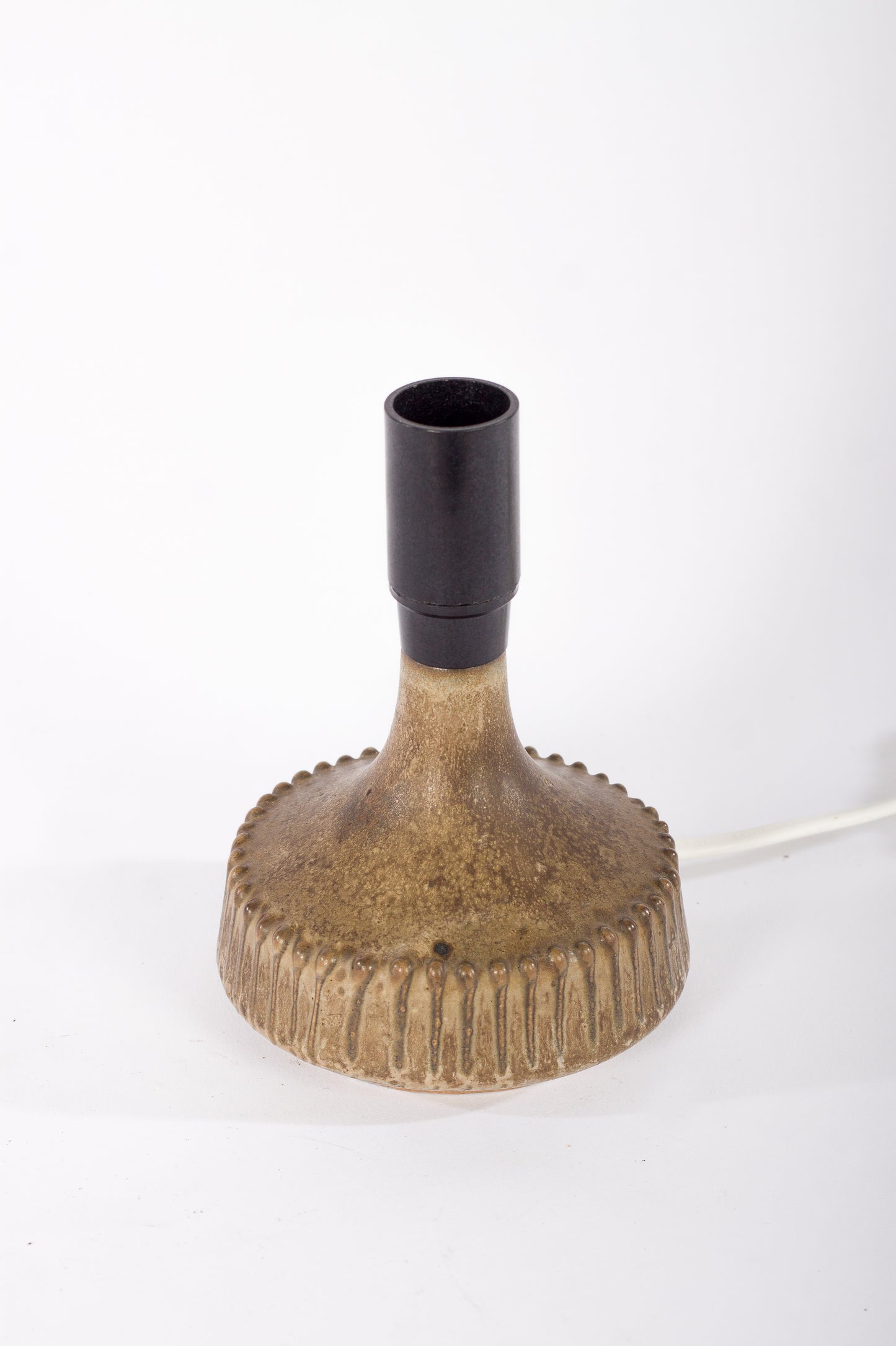 Liten bordslampa i handgjord keramik. Designad av Rolf Palm 
