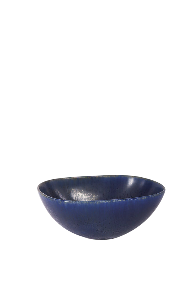 Skål i blå keramik och stengods från Rörstrand, designad av Carl Harry Stålhane (1920–1990).