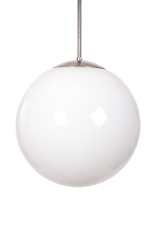 Stor skollampa i vitt glas.