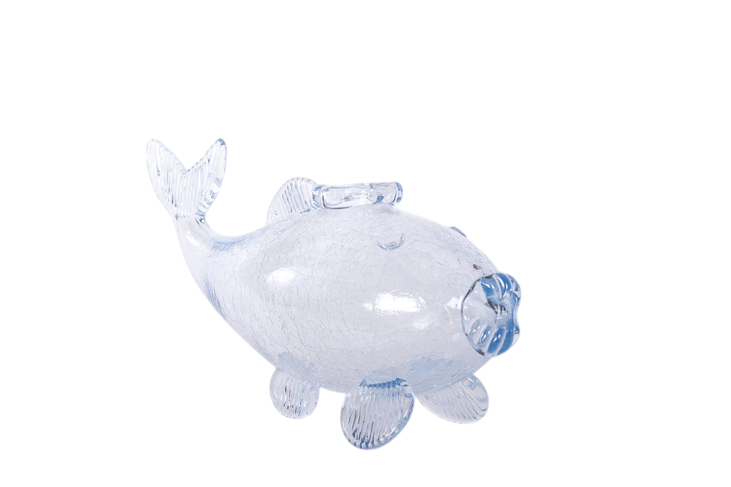Stor fiskvas i ljusblått krackelerat glas från Stockholms Glasbruk, designad av Ture Berglund.