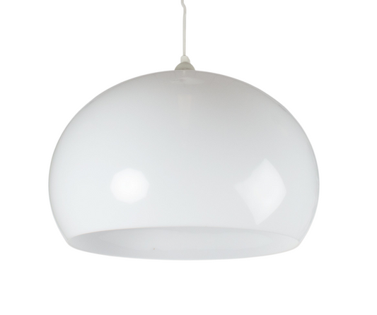 Taklampa i form av en stor rund plastglob. Retro takbelysning.