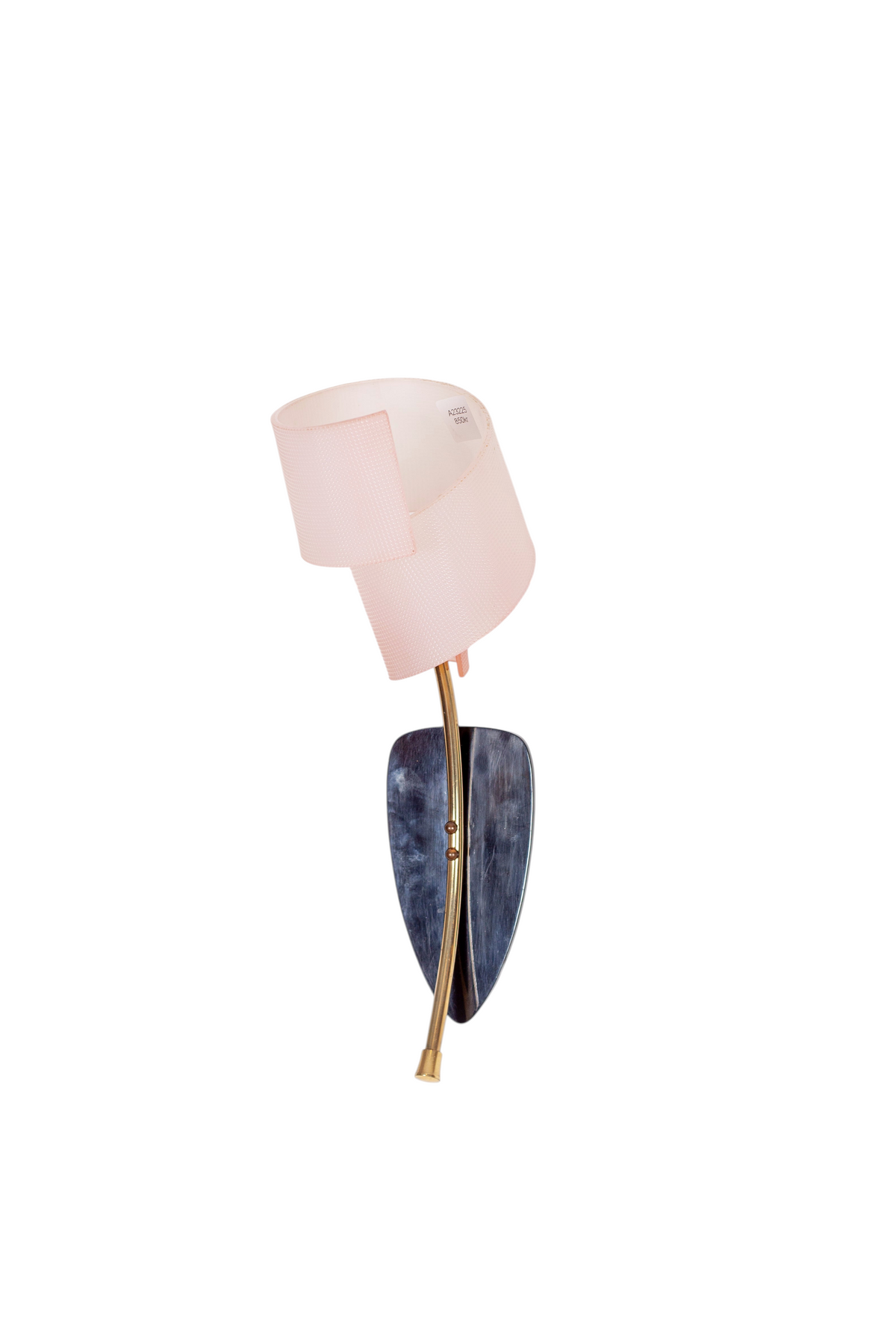 Vägglampa i akrylplast med rosa skärm, svart väggfäste och stomme i mässing, 1960-tal, vintageskick